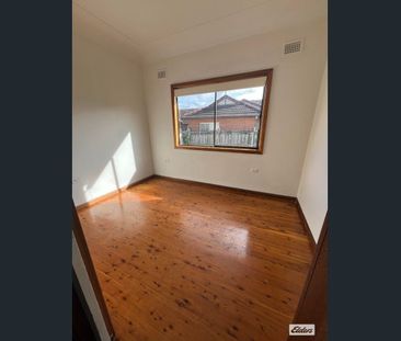 Single Level Home on a Generous Block - Photo 2