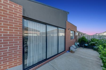 Family Gem in Great Location! - Photo 4