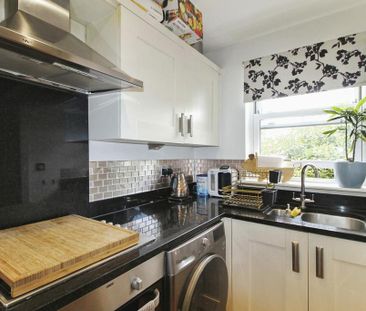 2 bedroom end of terrace house to rent - Photo 1