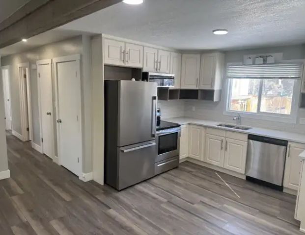 Modern Bright Upper 3 bedroom Unit | 12216 - 12216 122 Avenue Northwest, Edmonton - Photo 1