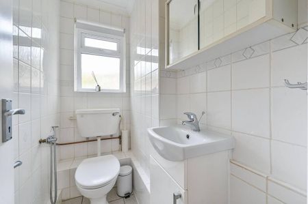 3 bedroom flat to rent - Photo 3