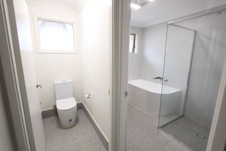 Immaculate Freshly Painted 3 Bedroom Brick Home - Photo 5