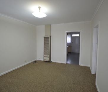 Freshly Painted 2 Bedroom Unit - Photo 4