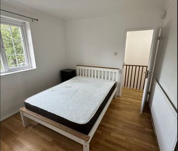 Room in a Shared House, Strathdon Drive, SW17 - Photo 2