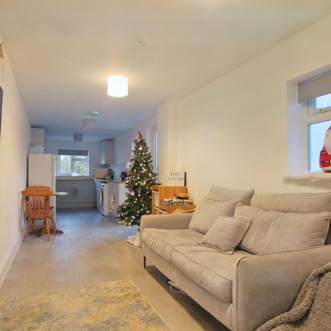 1 bedroom in a house share to rent - Photo 1