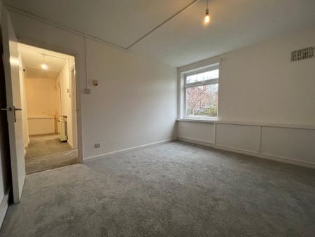 3 bedroom flat to rent - Photo 3