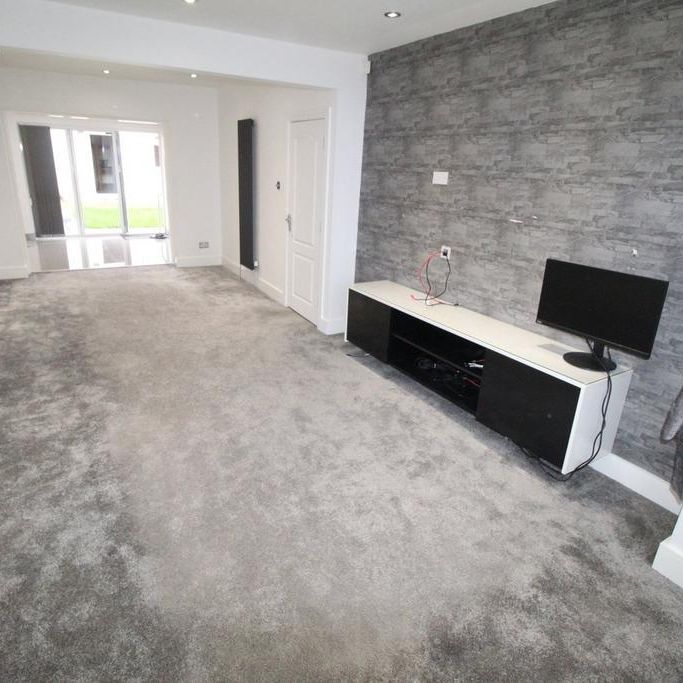 5 bedroom end of terrace house to rent - Photo 1