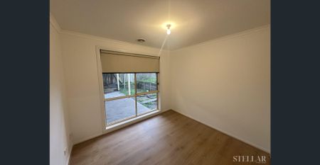 7 Nyarrin Place, Cranbourne West - Photo 3