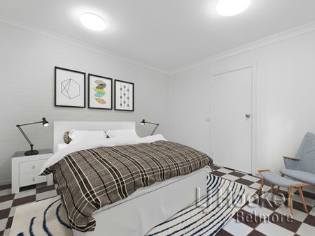 Spacious one bedroom studio with water included in rent! - Photo 2