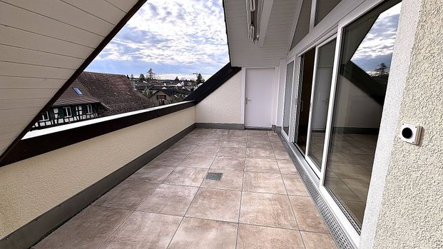 Exklusive, frisch sanierte 6.5-Zimmer-Attikawohnung in Bottighofen – Wohnen auf höchstem Niveau! - Photo 1