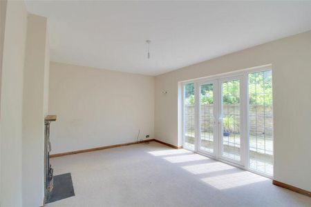 5 bedroom detached house to rent - Photo 2