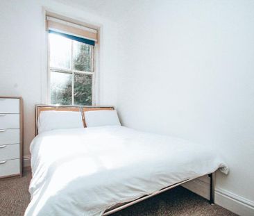 8 bedroom private hall to rent - Photo 3