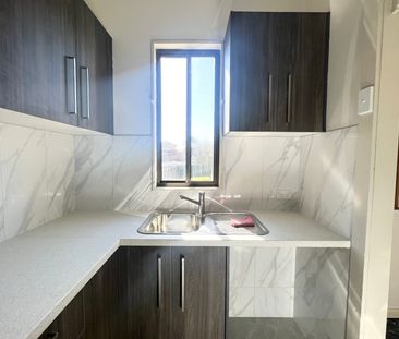 3 BEDROOM HOUSE - Photo 4