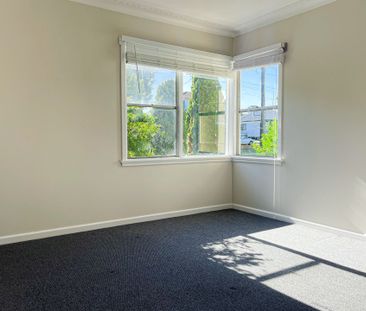 Central Three Bedroom Cottage - Photo 6