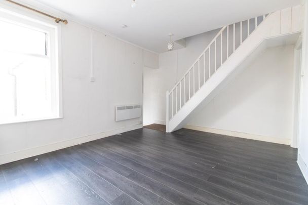 Riverside, Eastleigh - Photo 1