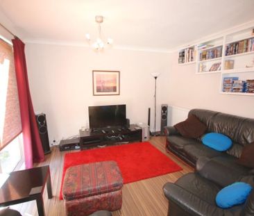 4 bedroom semi-detached house to rent - Photo 3