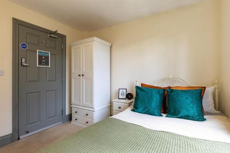 1 bedroom in a flat share to rent - Photo 4