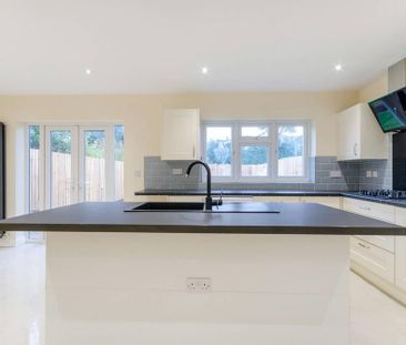 3 bedroom end of terrace house to rent - Photo 4