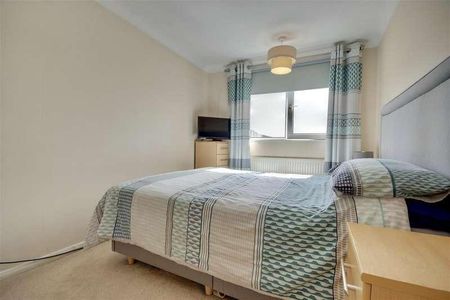 Coltsmead, Portsmouth, PO6 - Photo 4