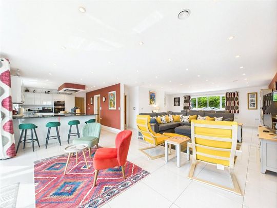 5 bedroom detached house to rent - Photo 1