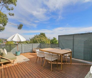 BEAUTIFUL HOME WITH STUNNING VIEWS! - Photo 2