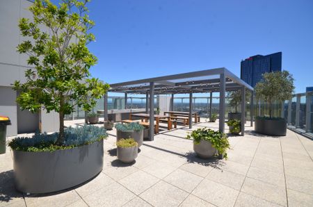 Beautiful Two Bedroom Apartment with Stunning Views!!!! - Photo 5