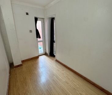 Room in a Shared House, Ellesmere Road, B8 - Photo 5