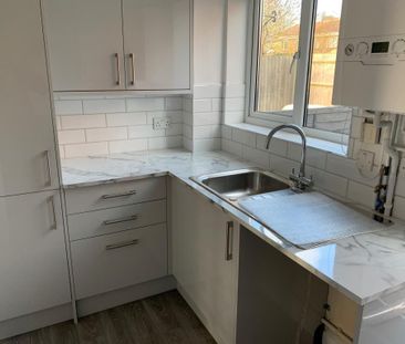 2 bedroom terraced house to rent - Photo 2