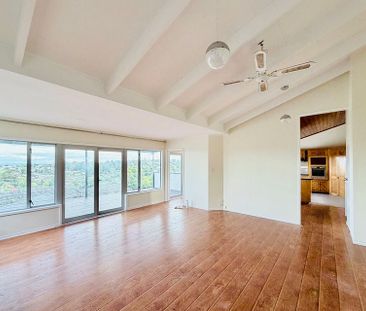 Spacious 5BR Family Home in Torbay - Photo 1