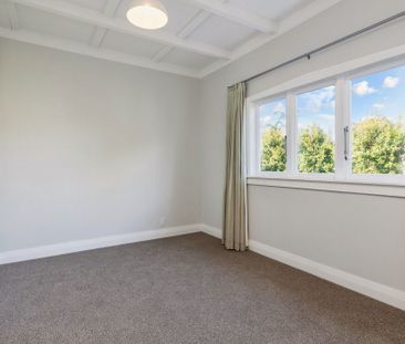 Renovated Epsom house with extras - Photo 2