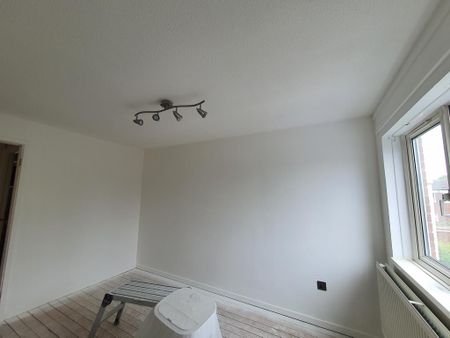 2 bedroom terraced house to rent - Photo 2