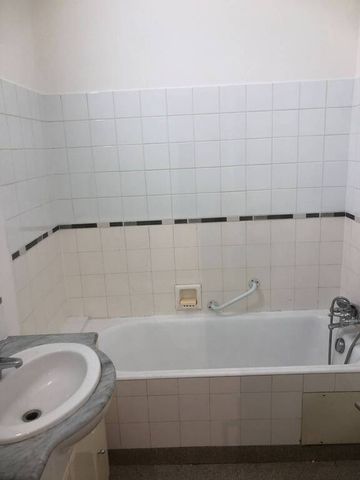 Location Appartement 1 pièce 37m² ANNECY 74000 - Photo 4