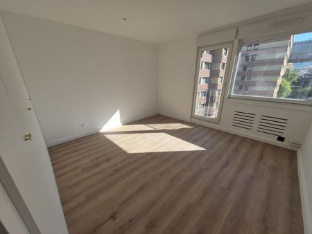 Location Appartement 4 pièces 87m² LILLE 59800 - Photo 3