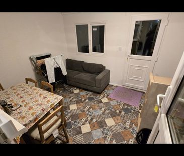 Room in a Shared House, Atkinson Road, E16 - Photo 1