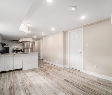 For Lease - 17 Overlake Drive Unit# B, Cityview - Parkwoods Hills -... - Photo 3