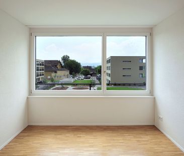 Behind the train station - right at the front! - Foto 2