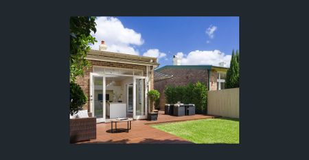 Modern Family Home With Period Features On The Edge Of Centennial Park - Photo 2