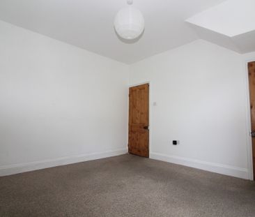 2 Bedroom Mid Terraced House - Photo 5