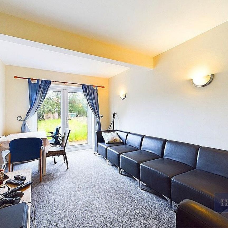 6 bedroom House To Let Total Size: 1787 SQ FT - Photo 1