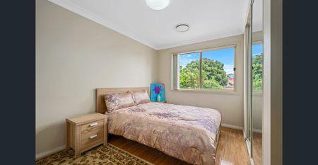 Modern 4-Bedroom Duplex in the Heart of Mount Druitt 750m to Mount Druitt Train Station - Photo 2