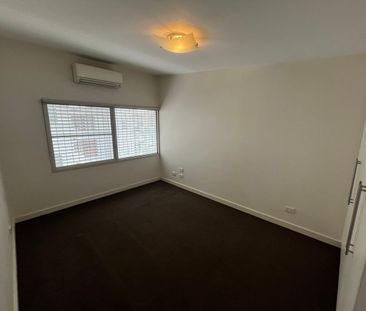 Stylish Three-Level Townhouse in Prime East Melbourne Location - Photo 1