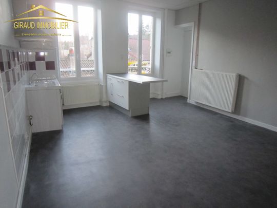 CHARLIEU R.DES ECOLES T2 52M² - Photo 1
