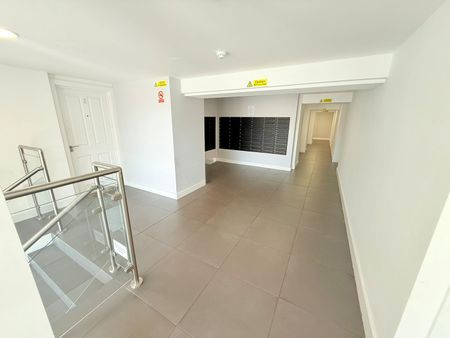 Newton Road, Yeovil, Somerset - Photo 3