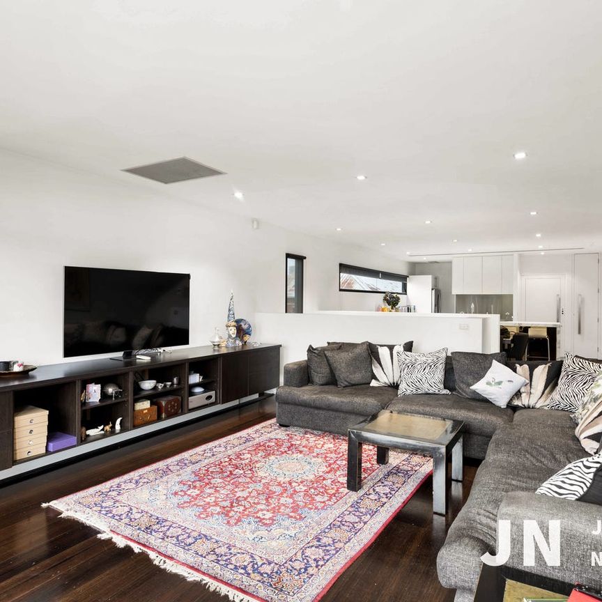 Luxury Four-Level Family Residence - Spectacular Rooftop Entertaining, CBD Views, 4 Car Lock Up Garage, Premium Appliances - Photo 1