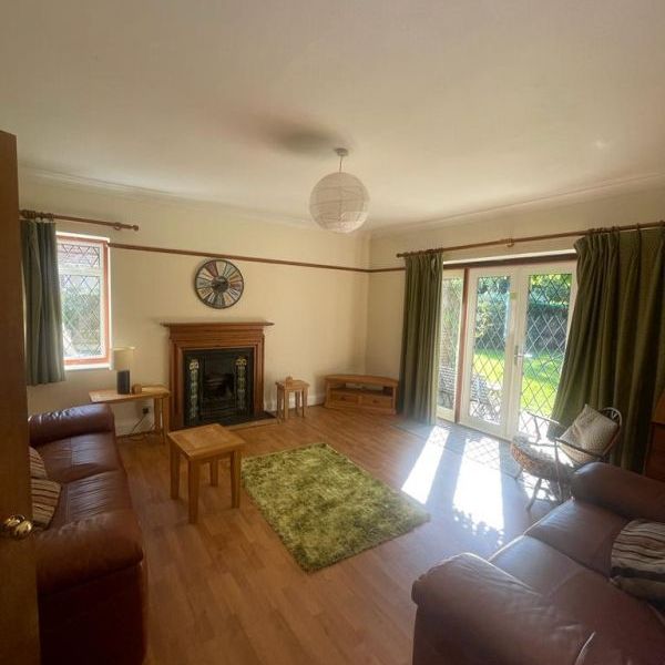 108 Holt Drive - Stunning Detached Home & next to James FranceLoughborough - Photo 1