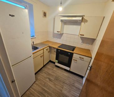 Dumbarton House, Bryn Y Mor Crescent, Swansea, SA1 4QX - Photo 4