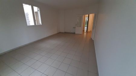 location Appartement F4 DE 99.3m² À VERSAILLES - Photo 3