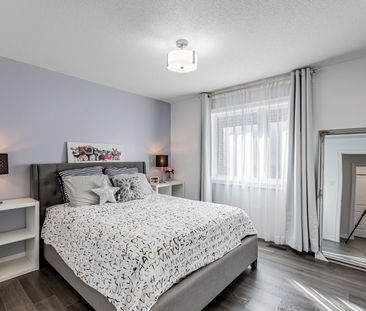 For Lease - 43 Starkweather Street, Aurora, Ontario - Photo 3