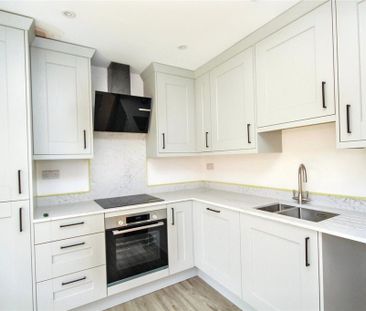 2 bedroom end of terrace house to rent - Photo 2
