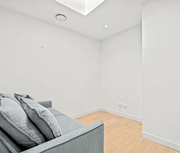 Level 5, Unit 507/148A Albany Street, Point Frederick - Photo 3